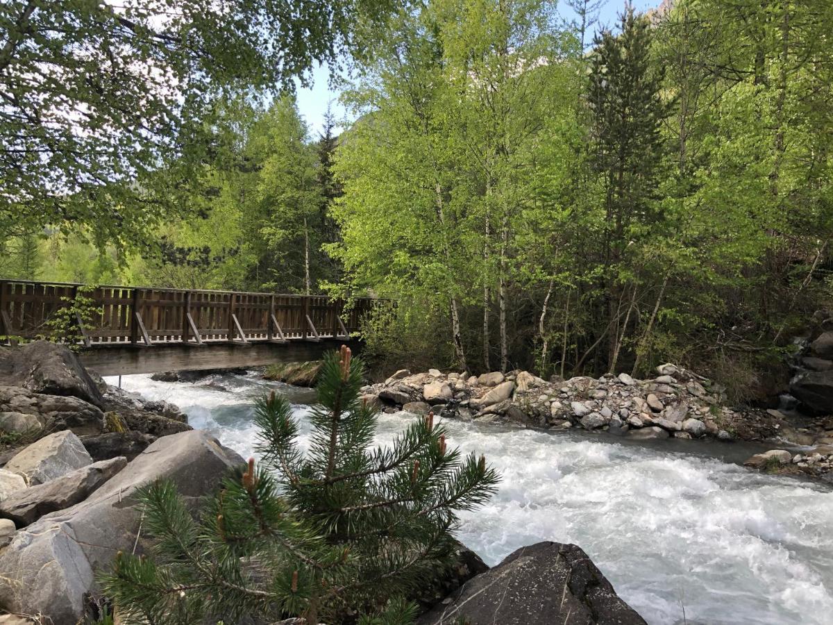 Le Chal Heureux Bel Appartement Dans Vieille Ferme De Montagne Renovee ليه أورس المظهر الخارجي الصورة