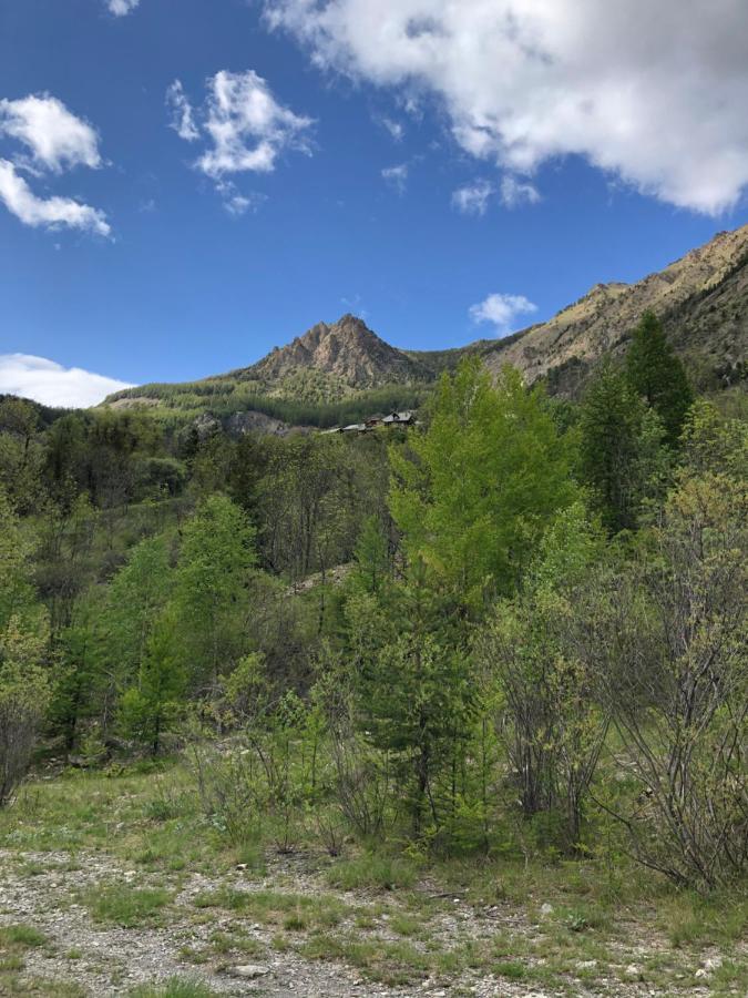 Le Chal Heureux Bel Appartement Dans Vieille Ferme De Montagne Renovee ليه أورس المظهر الخارجي الصورة